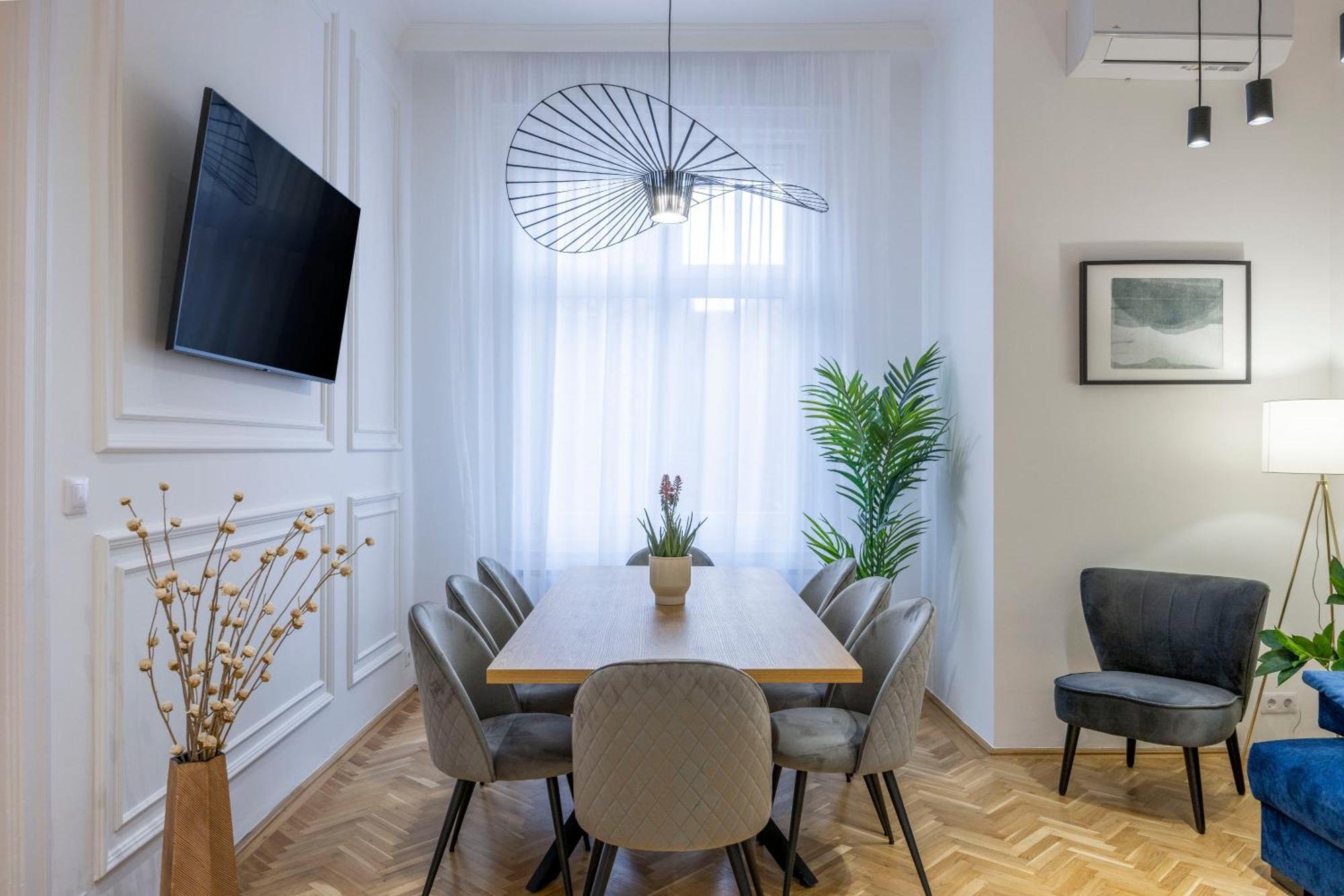 Luxurious Central 4Bedrm 3Bathrm Residence W/ Balcony Budapest Kültér fotó
