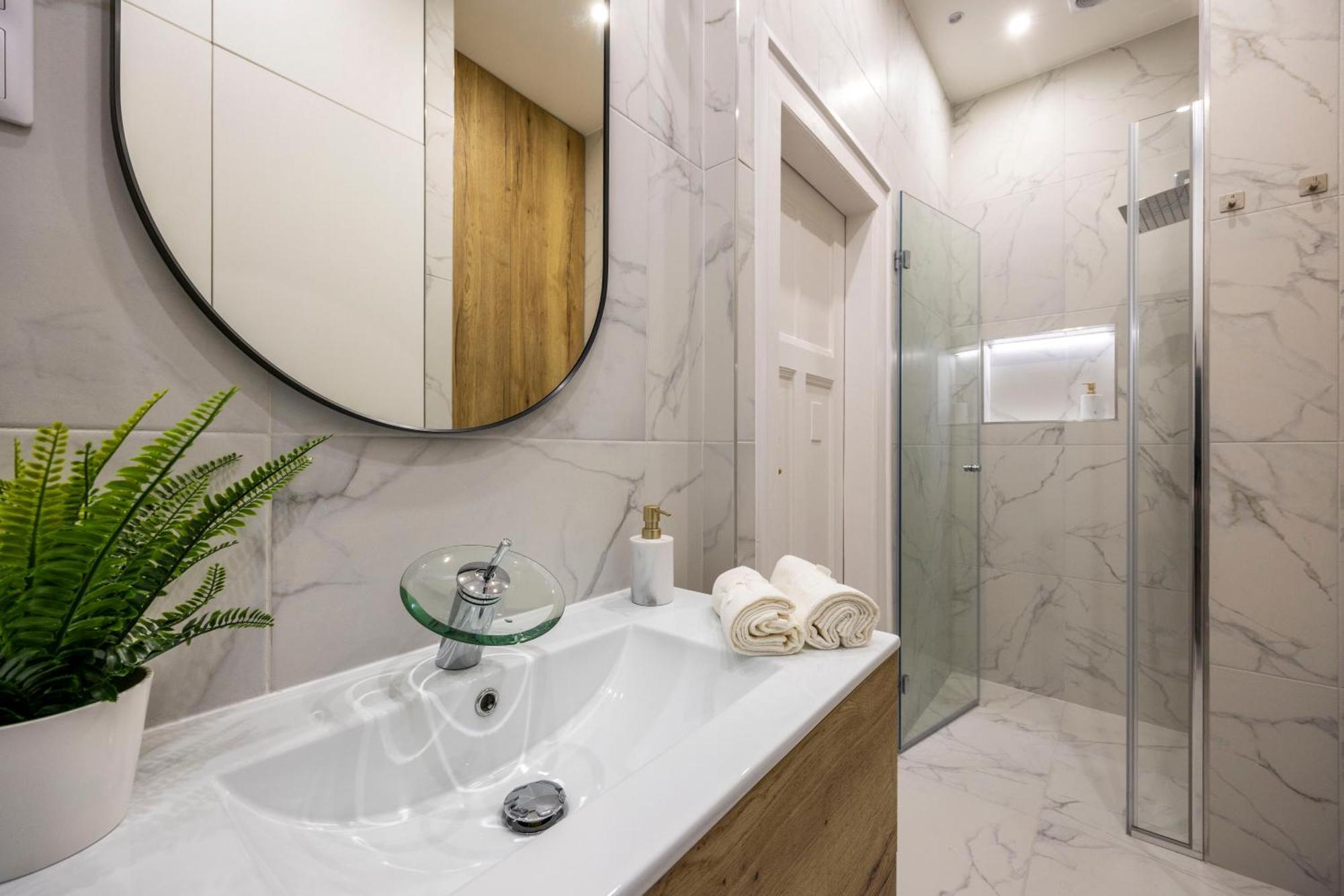 Luxurious Central 4Bedrm 3Bathrm Residence W/ Balcony Budapest Kültér fotó