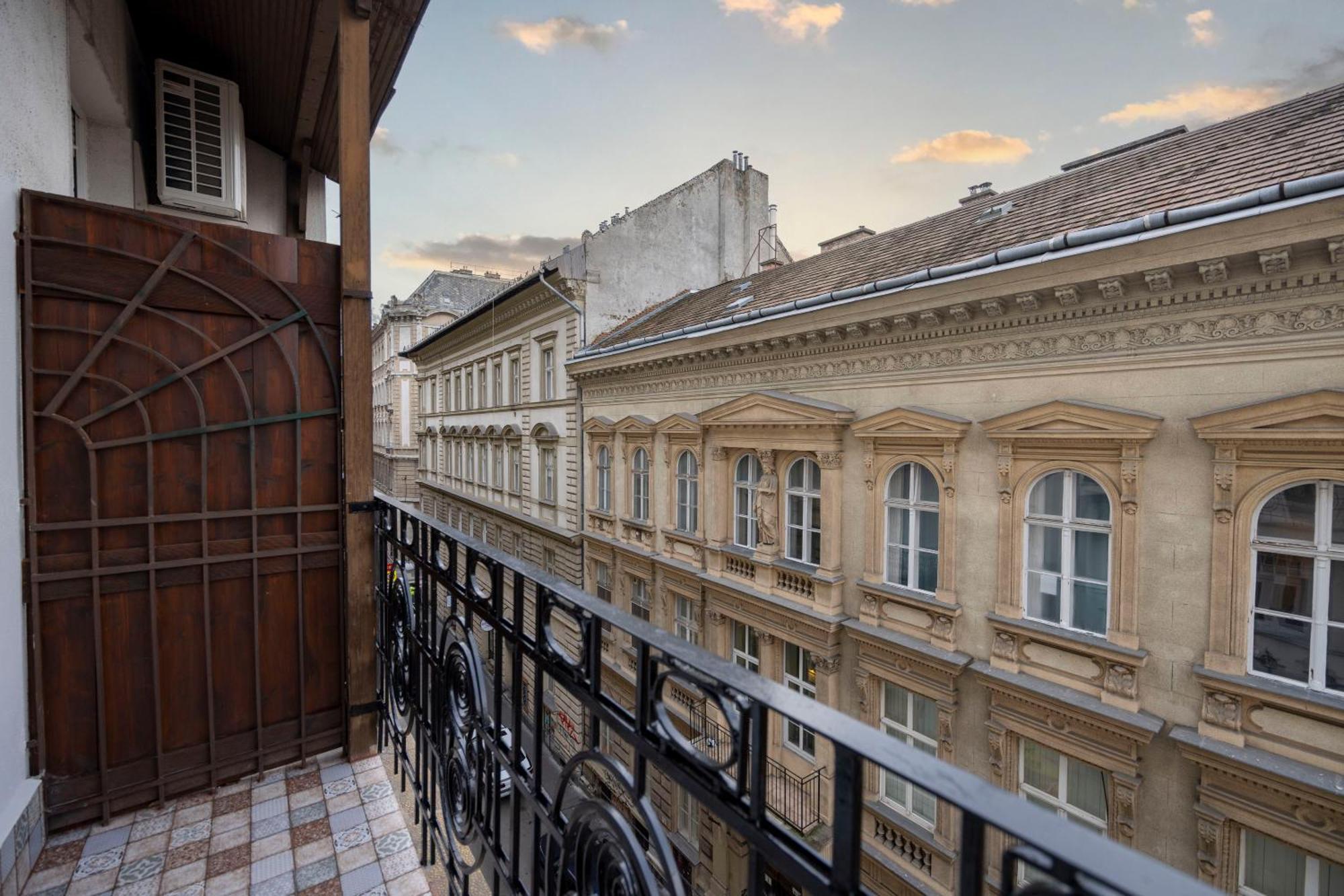 Luxurious Central 4Bedrm 3Bathrm Residence W/ Balcony Budapest Kültér fotó