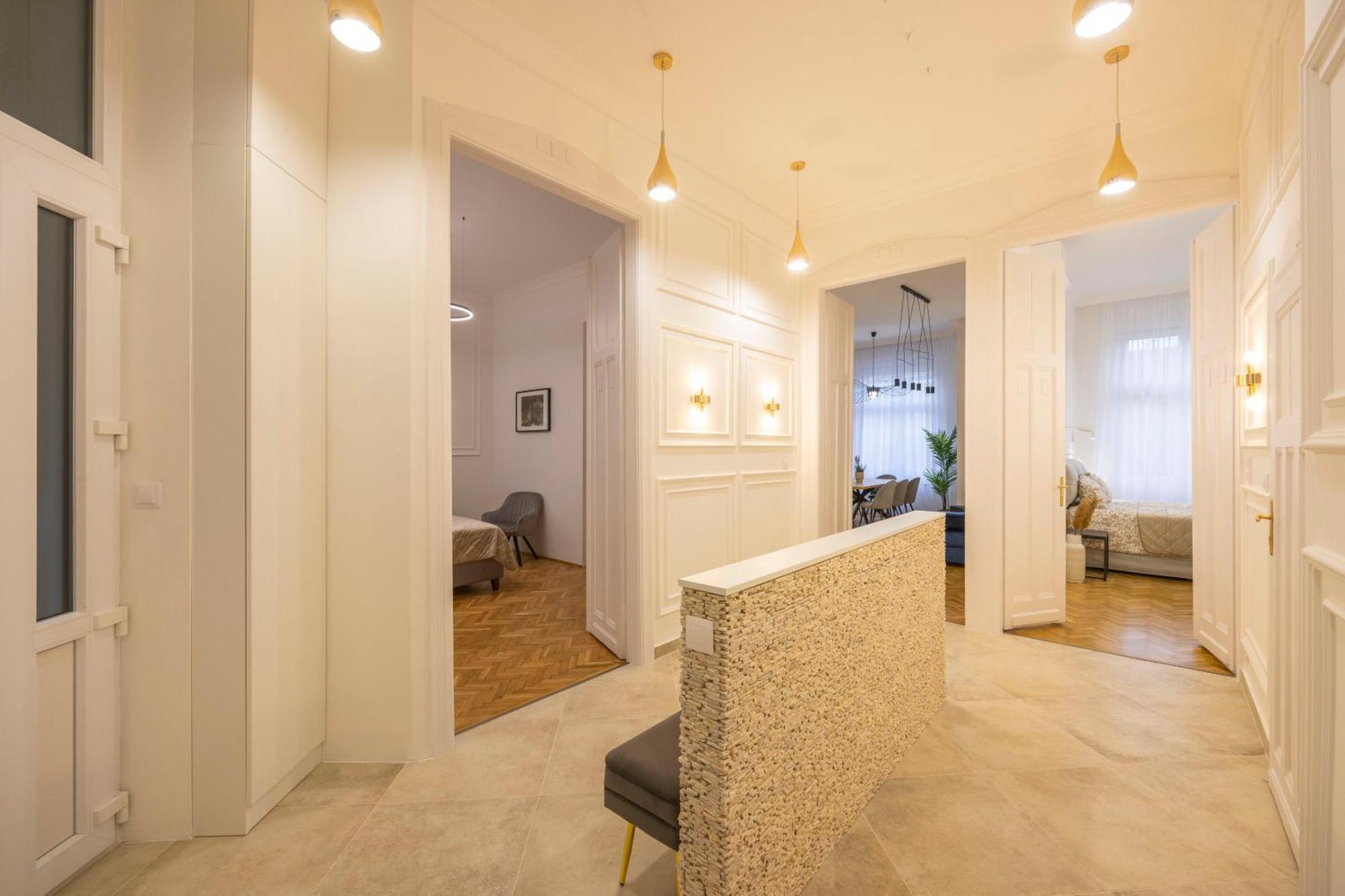 Luxurious Central 4Bedrm 3Bathrm Residence W/ Balcony Budapest Kültér fotó